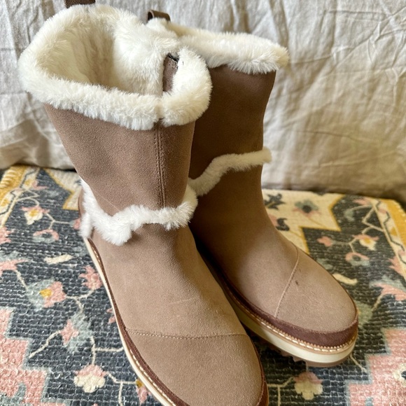 Toms Taupe Faux Fur Winter Boots - Picture 5 of 12